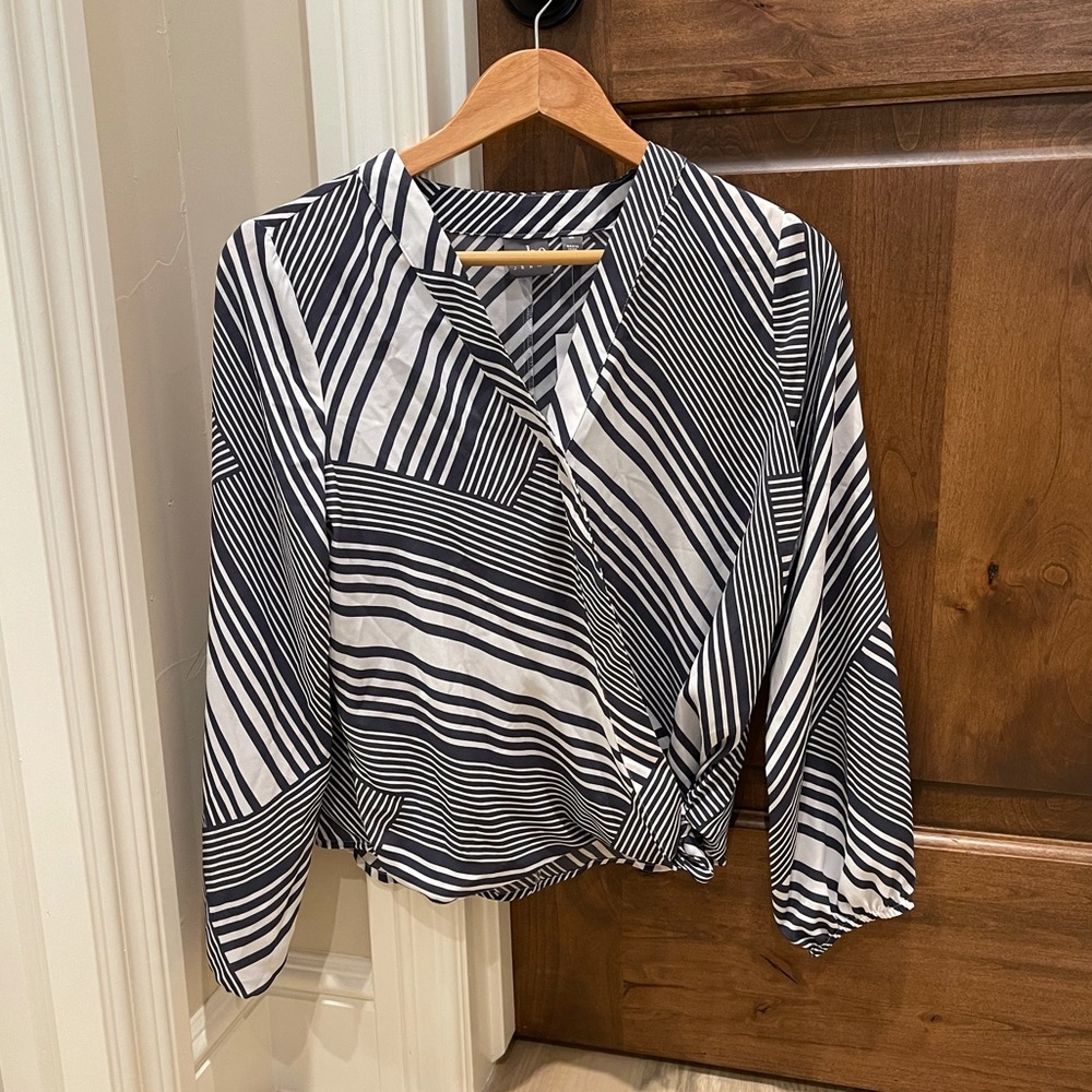New York & Co blouse blue/white Sz XS (NWT)